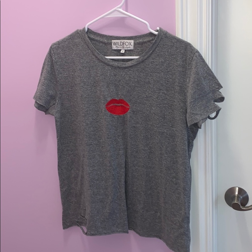 WILDFOX EMBROIDERED KISS DISTRESSED TEE